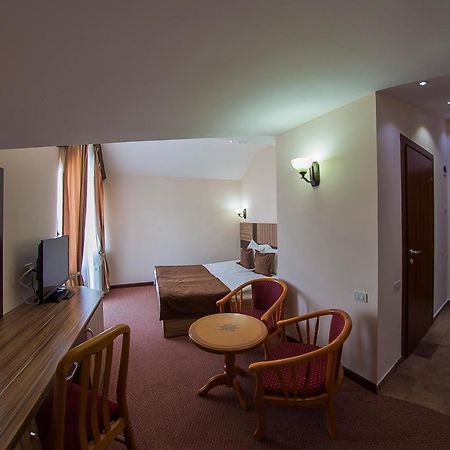 Alpina Resort By Stellar Hotels, تساجكادزور المظهر الخارجي الصورة