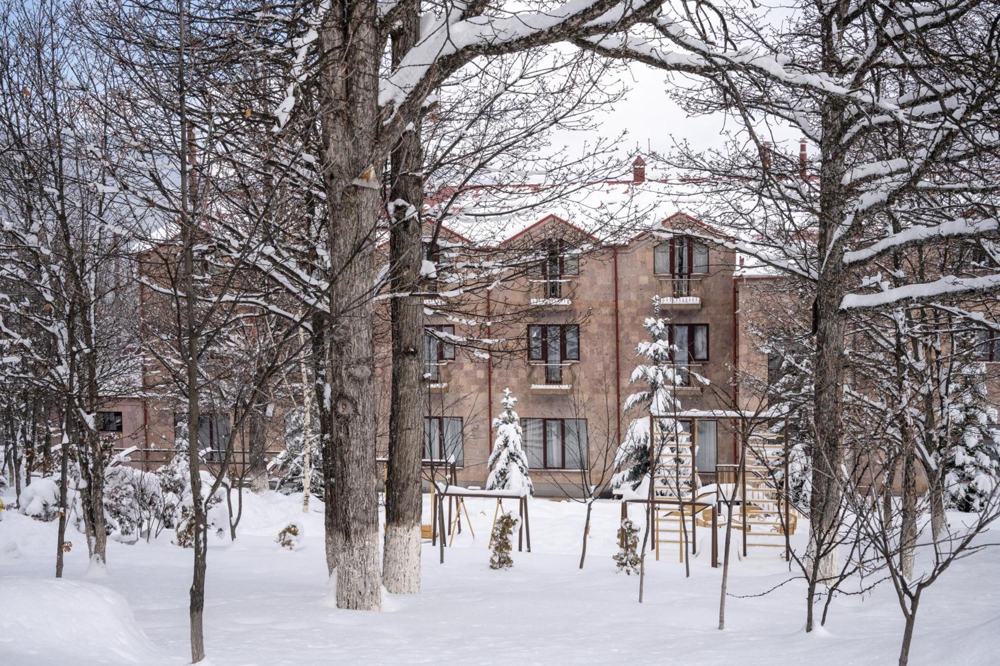 Alpina Resort By Stellar Hotels, تساجكادزور المظهر الخارجي الصورة