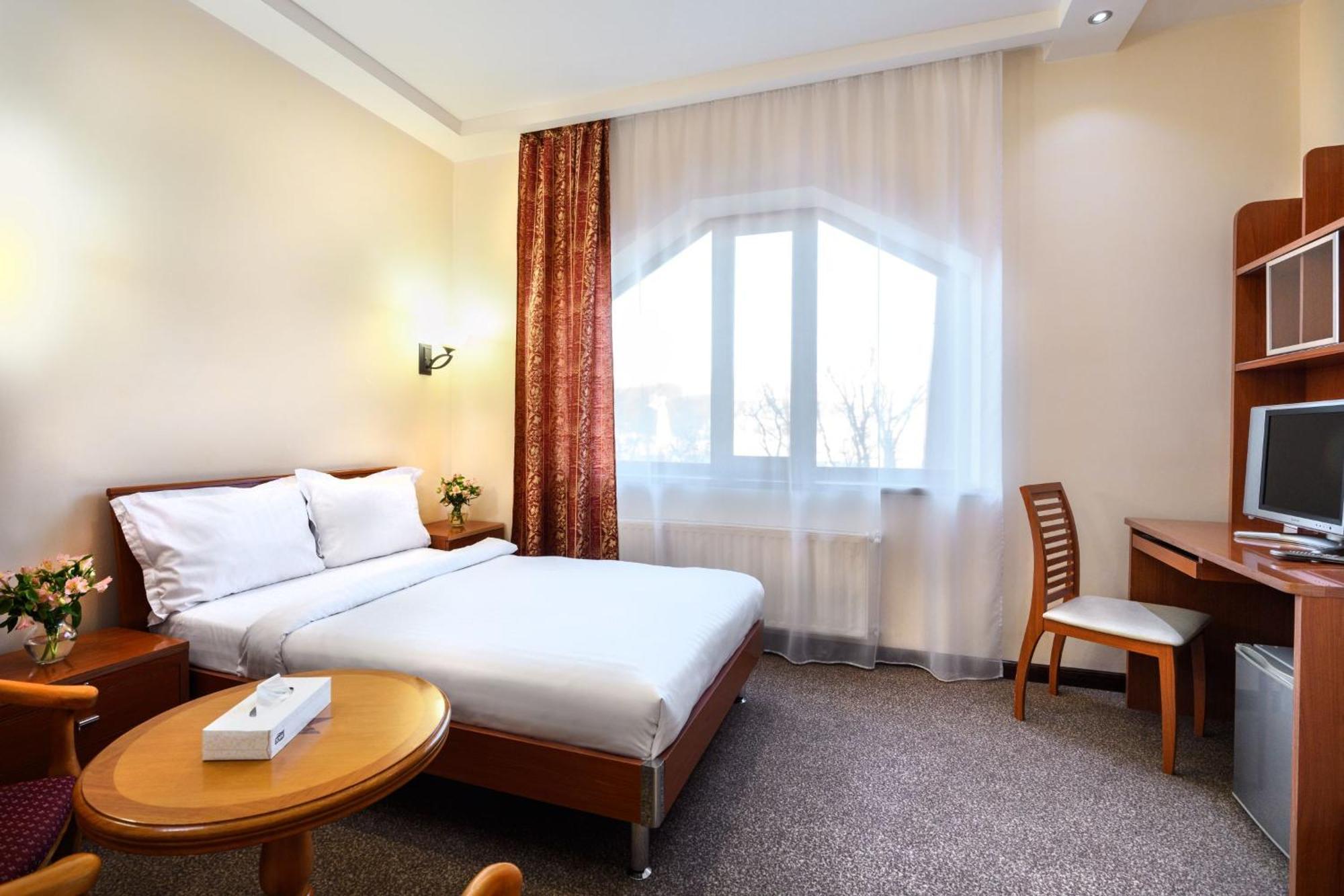 Alpina Resort By Stellar Hotels, تساجكادزور المظهر الخارجي الصورة