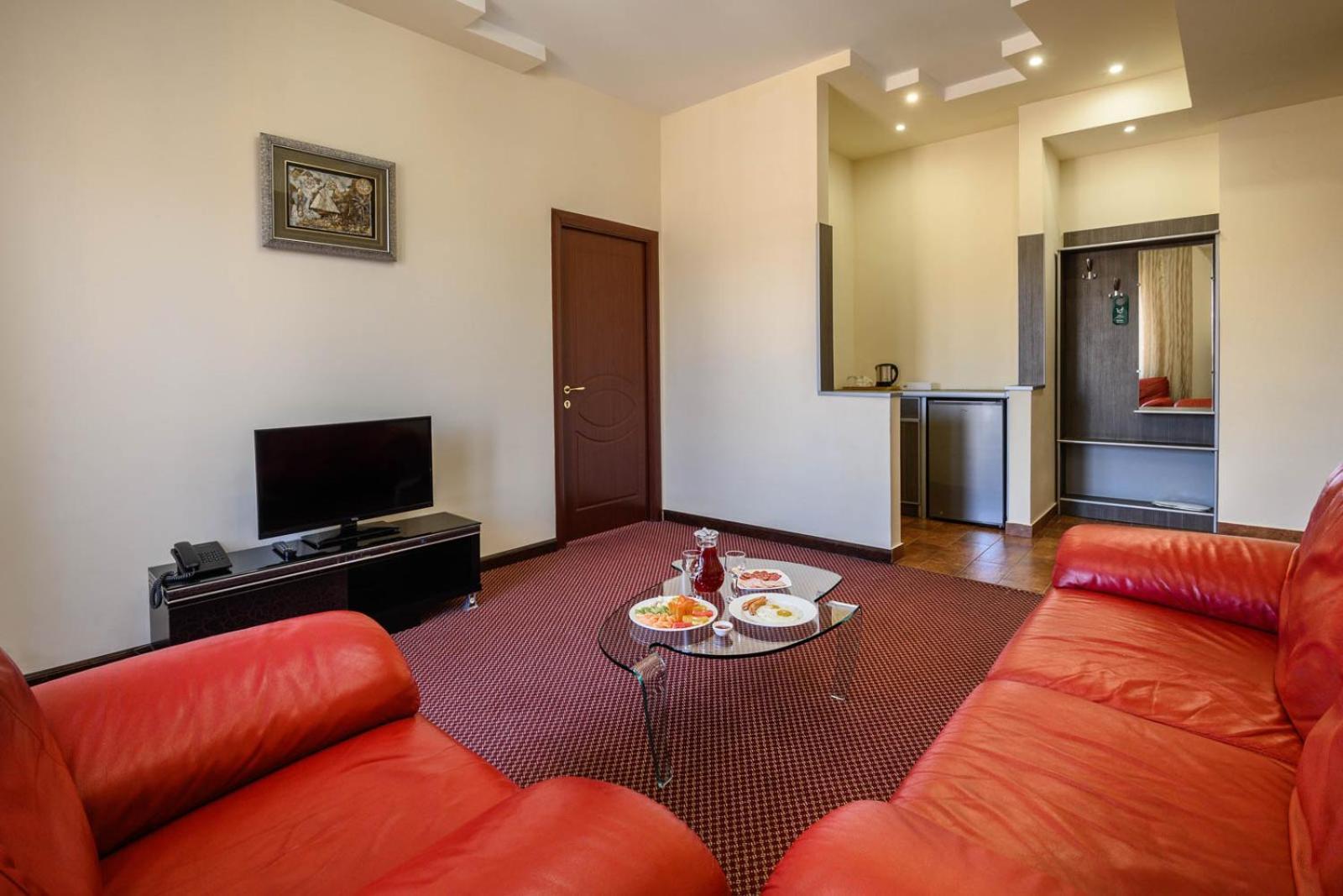 Alpina Resort By Stellar Hotels, تساجكادزور المظهر الخارجي الصورة