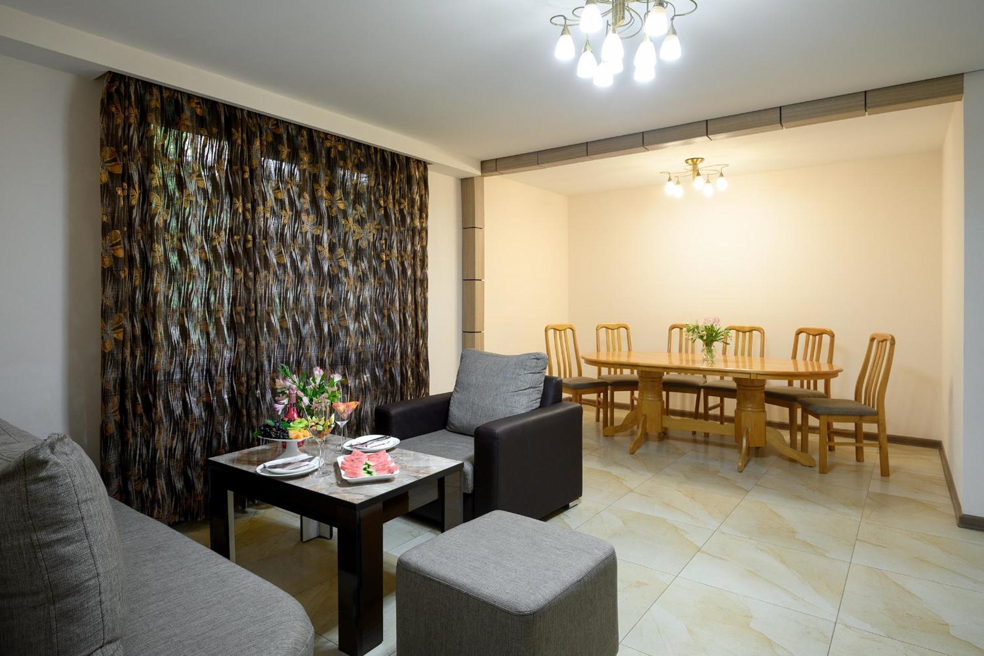 Alpina Resort By Stellar Hotels, تساجكادزور المظهر الخارجي الصورة