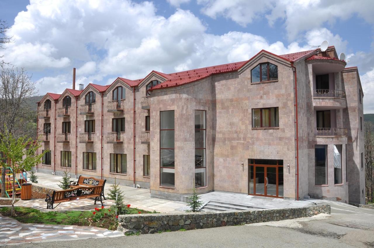 Alpina Resort By Stellar Hotels, تساجكادزور المظهر الخارجي الصورة